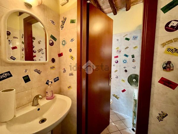 casa semindipendente in vendita a Pescia