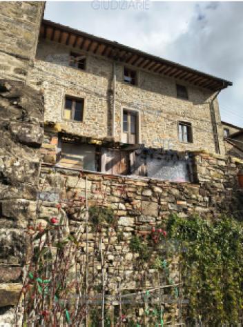 casa indipendente in vendita a Pescia in zona Pontito