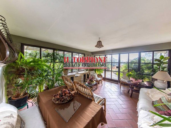 casa indipendente in vendita a Pescia