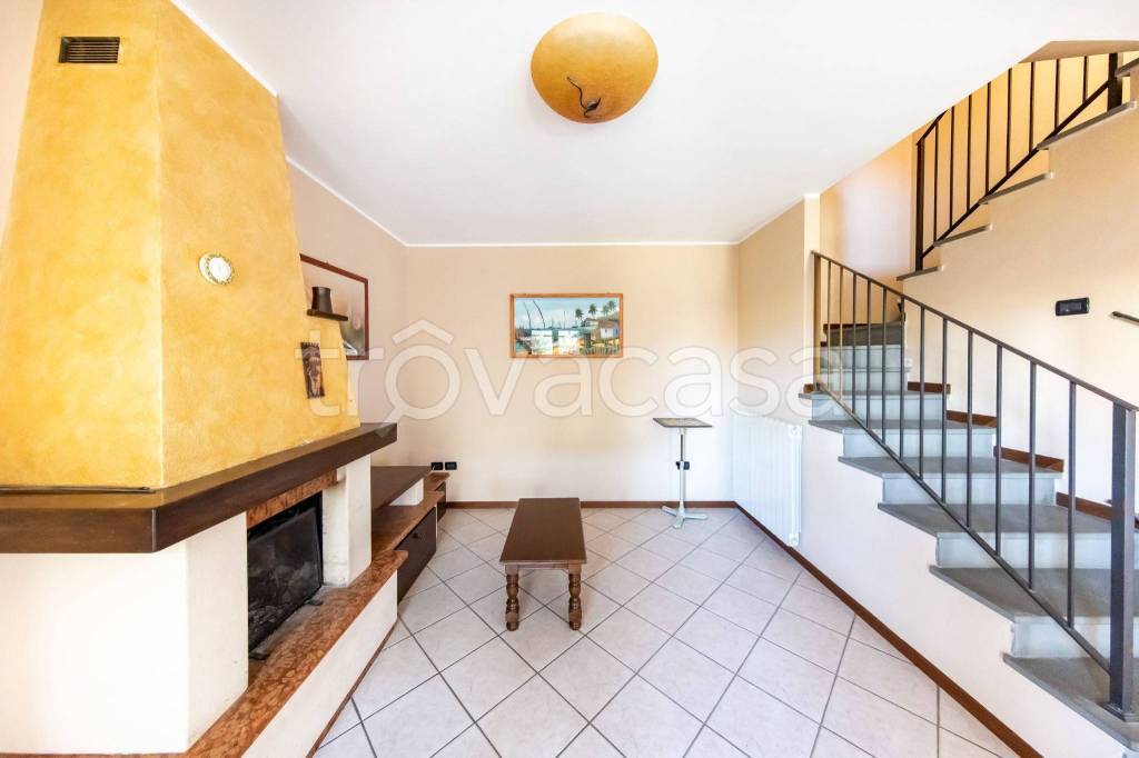 casa indipendente in vendita a Pescia in zona Veneri