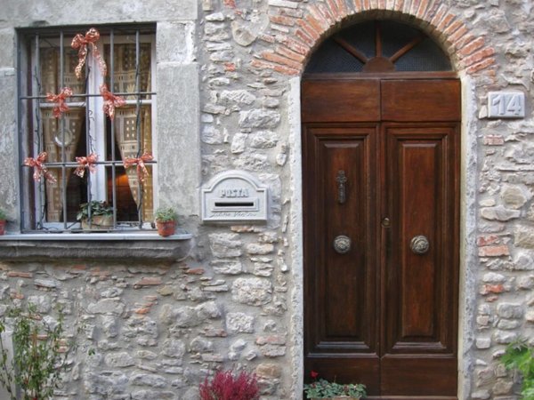 casa indipendente in vendita a Pescia in zona Castelvecchio