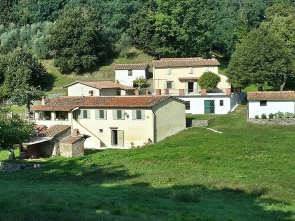casa indipendente in vendita a Pescia in zona Collodi