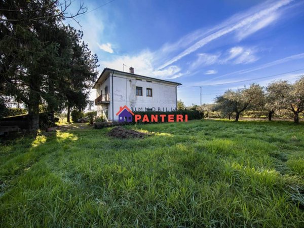 casa indipendente in vendita a Pescia in zona Veneri