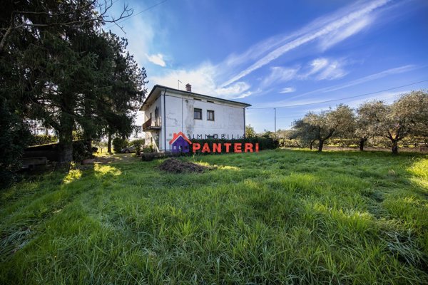casa indipendente in vendita a Pescia in zona Veneri