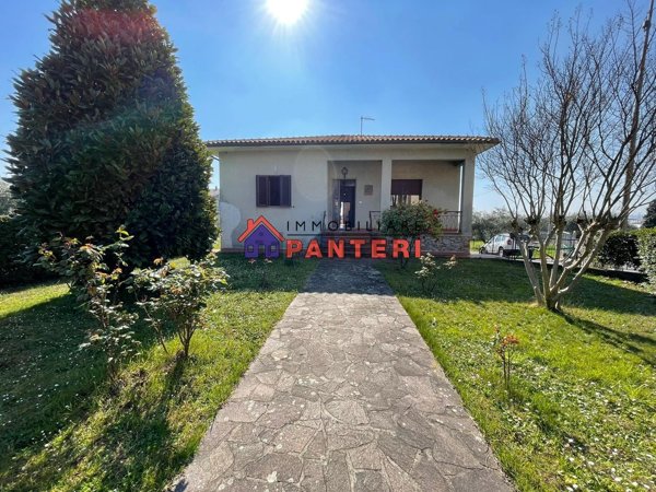casa indipendente in vendita a Pescia