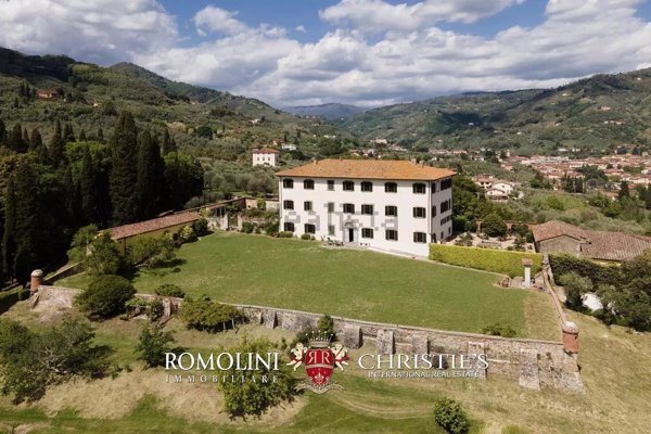 casa indipendente in vendita a Pescia
