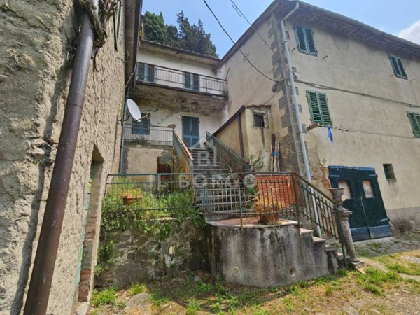 appartamento in vendita a Pescia in zona Pietrabuona