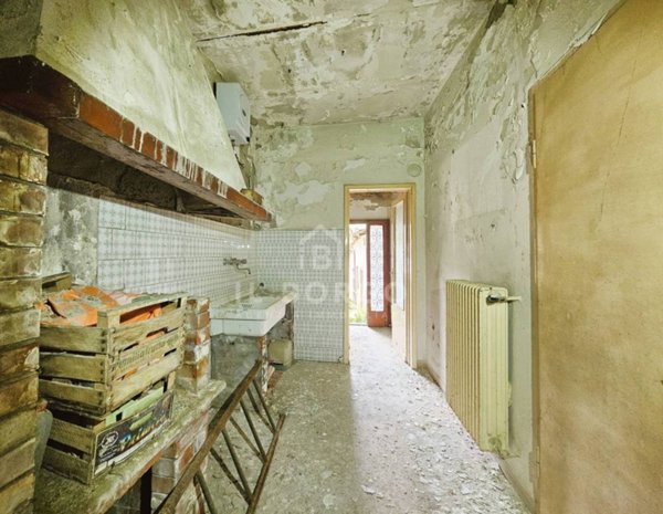 appartamento in vendita a Pescia in zona Pietrabuona