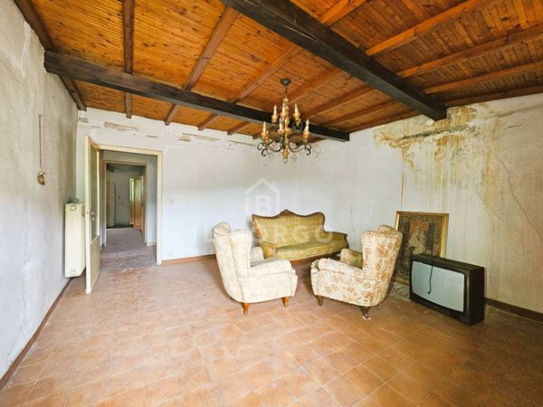 appartamento in vendita a Pescia in zona Pietrabuona