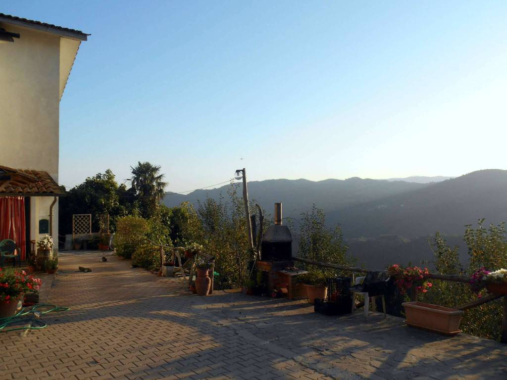casa indipendente in vendita a Pescia