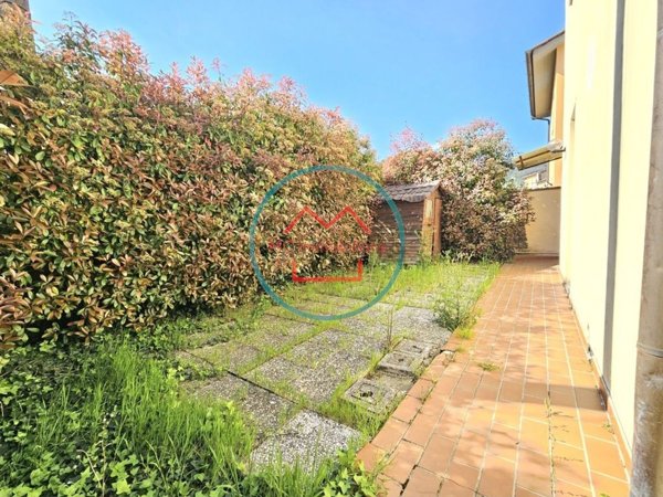 casa indipendente in vendita a Pescia