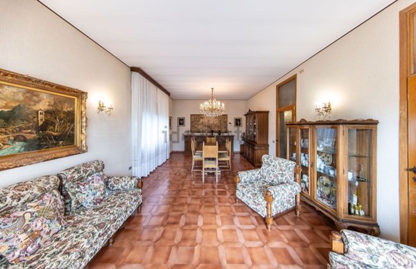 casa indipendente in vendita a Pescia