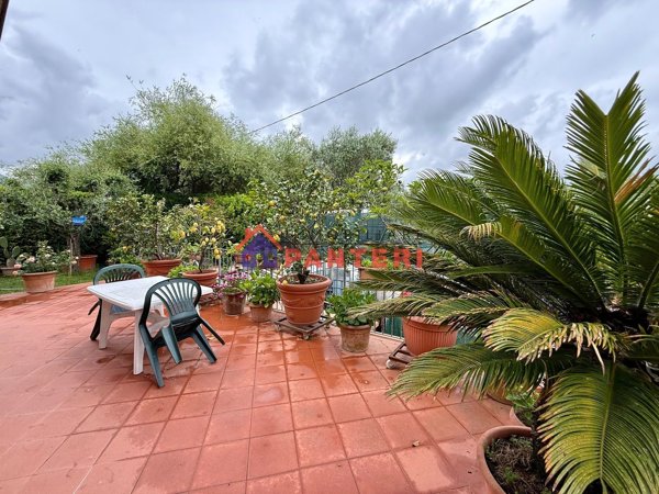 casa indipendente in vendita a Pescia