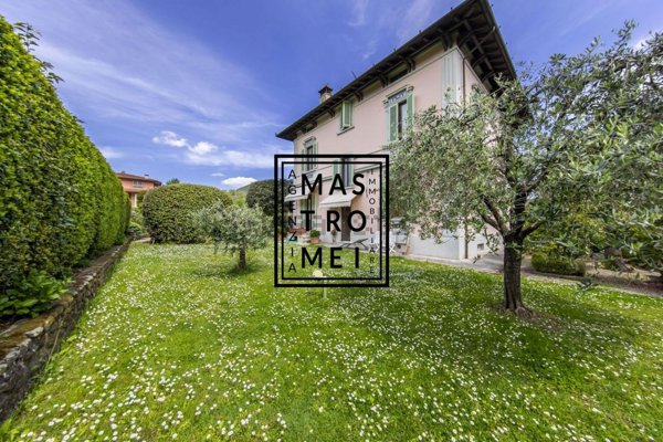 casa indipendente in vendita a Pescia