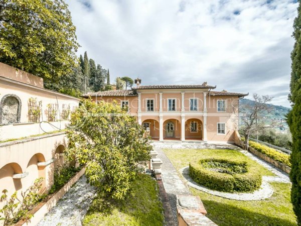 casa indipendente in vendita a Pescia in zona Collodi