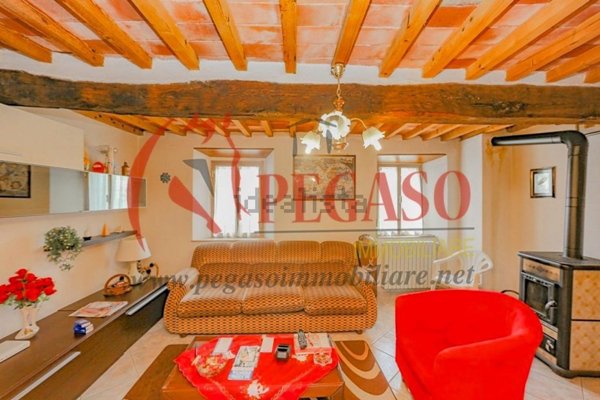 casa indipendente in vendita a Pescia