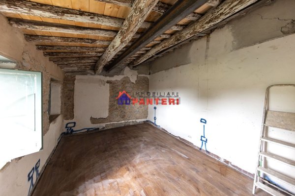 casa indipendente in vendita a Pescia