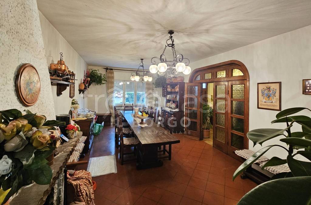 casa indipendente in vendita a Pescia