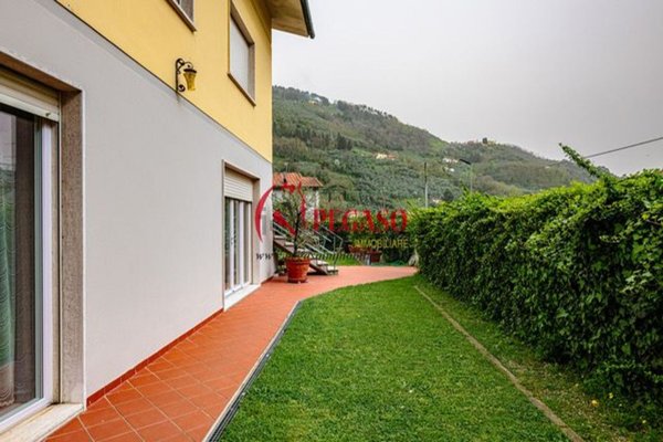 casa indipendente in vendita a Pescia