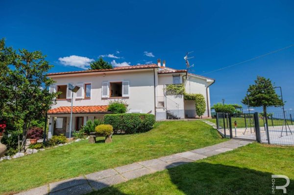 casa indipendente in vendita a Pescia in zona Medicina