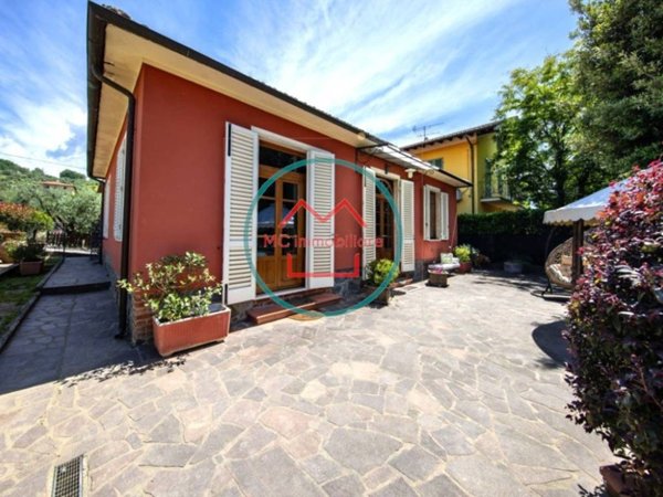 casa indipendente in vendita a Pescia in zona Collodi