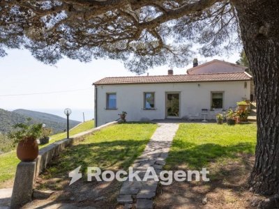 casa indipendente in vendita a Pescia