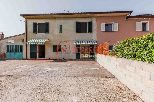 casa indipendente in vendita a Pescia
