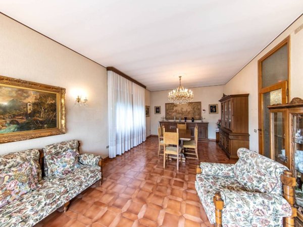 casa indipendente in vendita a Pescia in zona Pescia Morta