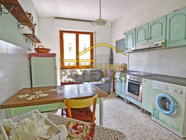 appartamento in vendita a Pescia in zona Pietrabuona