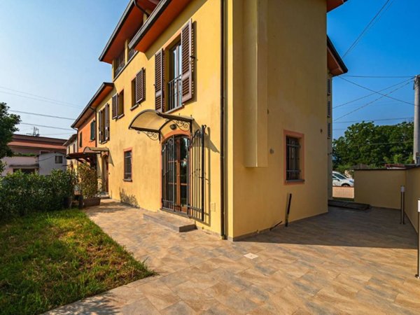 casa indipendente in vendita a Pescia in zona Pescia Morta