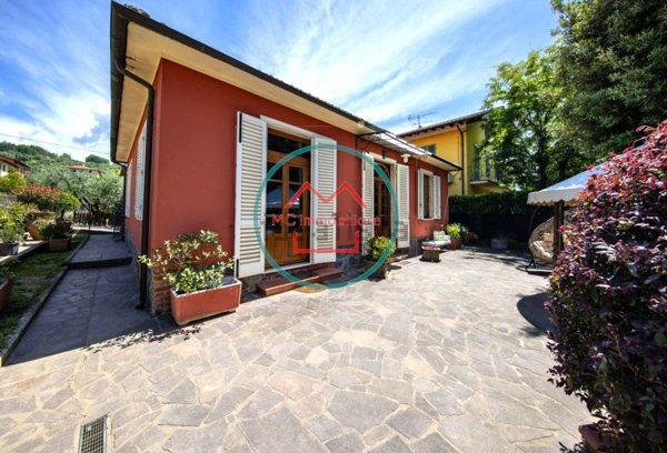 casa indipendente in vendita a Pescia