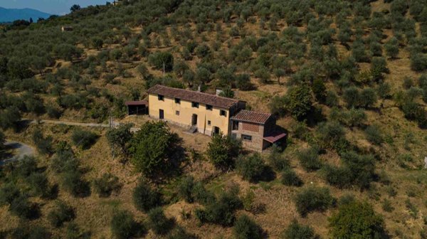 casa indipendente in vendita a Pescia