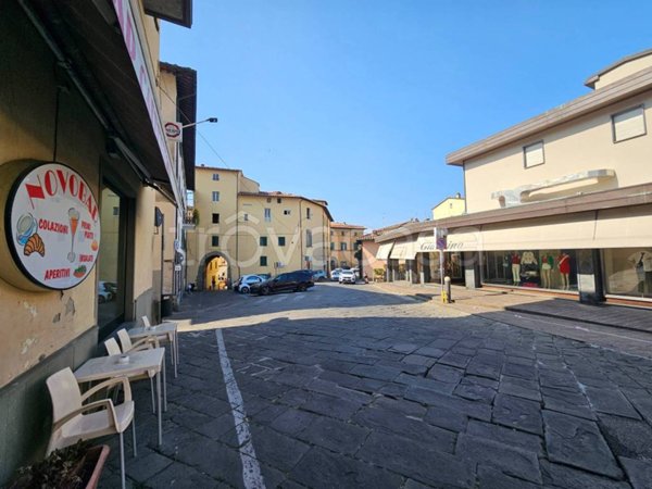 casa indipendente in vendita a Pescia