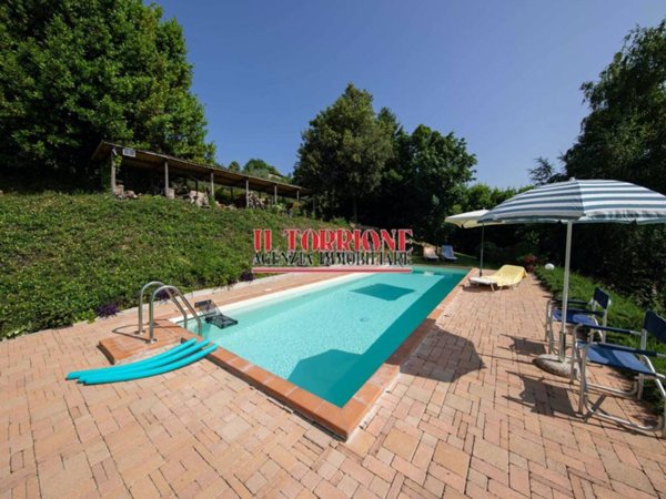 casa indipendente in vendita a Pescia