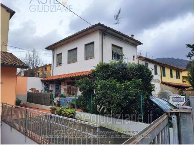 casa indipendente in vendita a Pescia