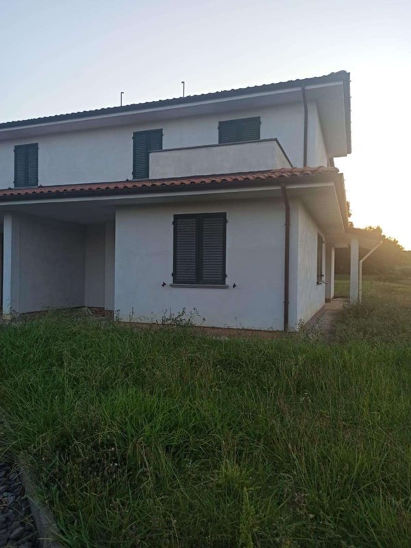 casa indipendente in vendita a Pescia