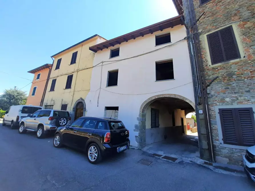 casa indipendente in vendita a Pescia in zona Veneri