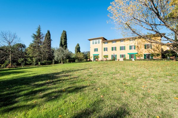 casa indipendente in vendita a Pescia