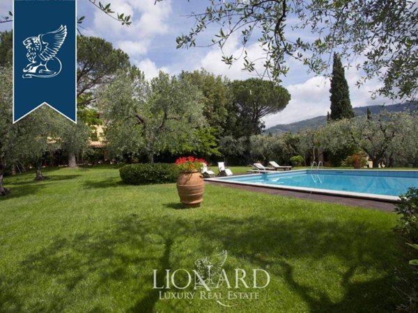 negozio in vendita a Pescia