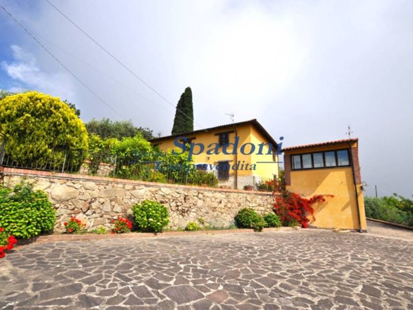 casa indipendente in vendita a Pescia in zona Collodi