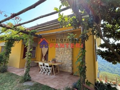 casa indipendente in vendita a Pescia