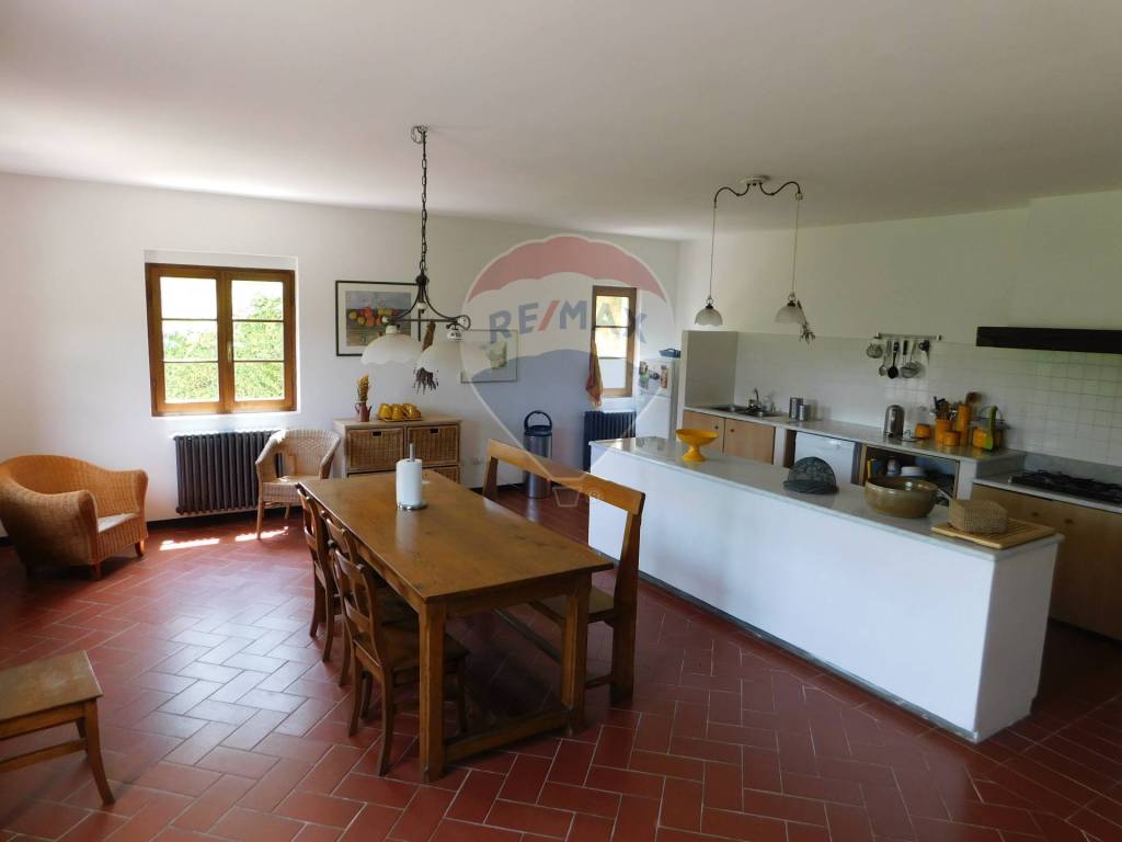 casa indipendente in vendita a Pescia in zona Fibbialla