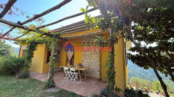 casa indipendente in vendita a Pescia