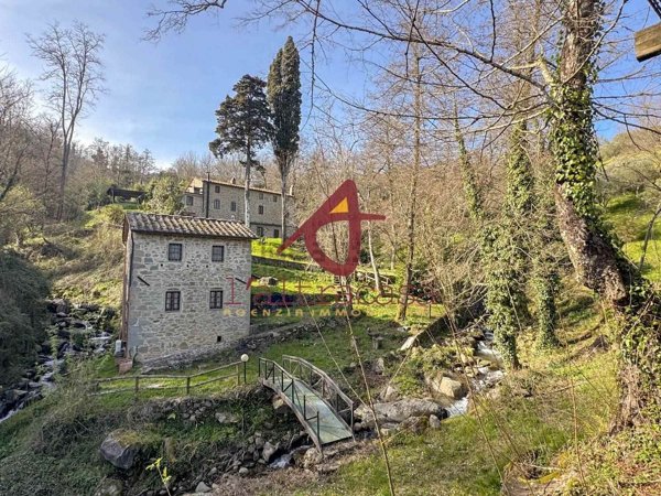 casa indipendente in vendita a Pescia