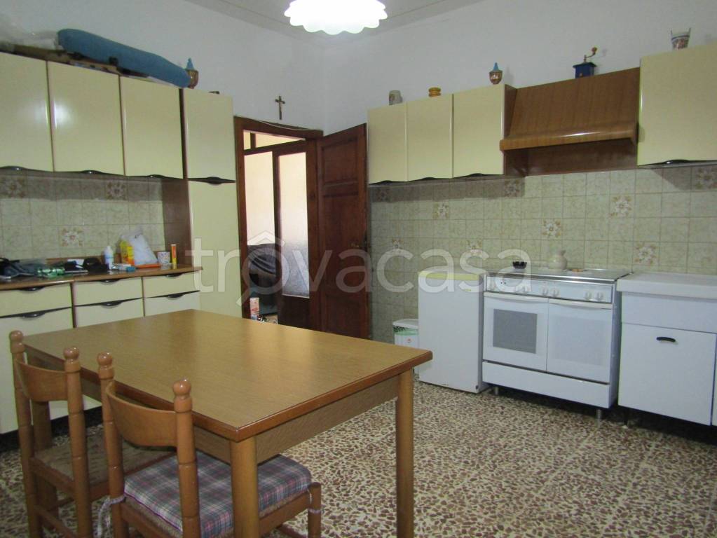 casa indipendente in vendita a Pescia
