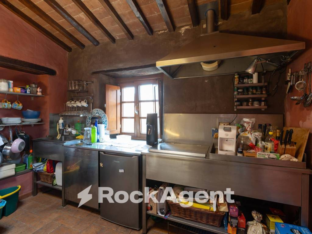 casa indipendente in vendita a Pescia in zona Medicina