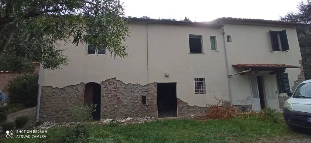 casa indipendente in vendita a Pescia