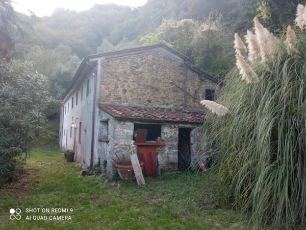 casa indipendente in vendita a Pescia
