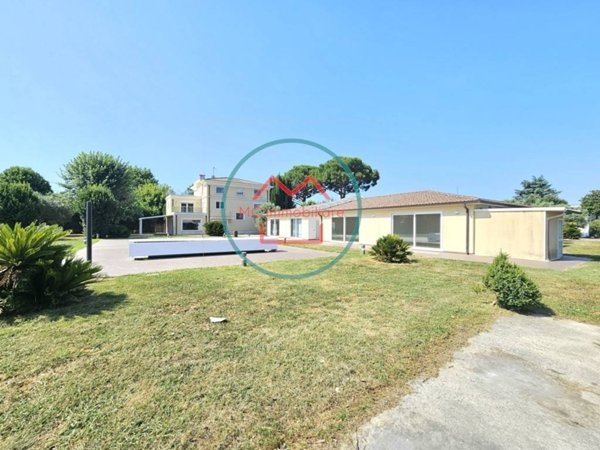 casa indipendente in vendita a Pescia