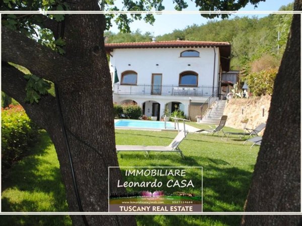 casa indipendente in vendita a Pescia